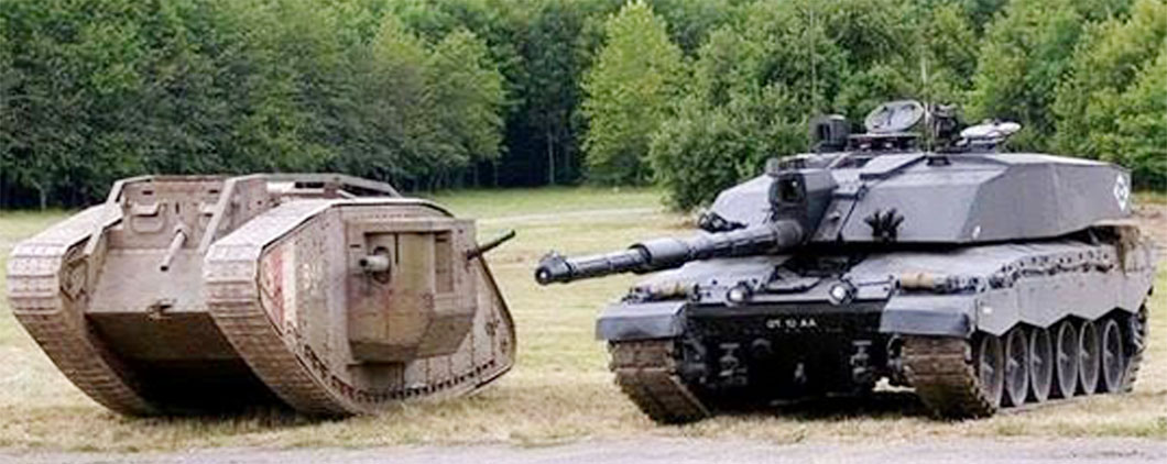 제1차 세계대전 당시 영국 전차 MK. IV(좌)와 현대의 영국 전차 챌린저2(우)
